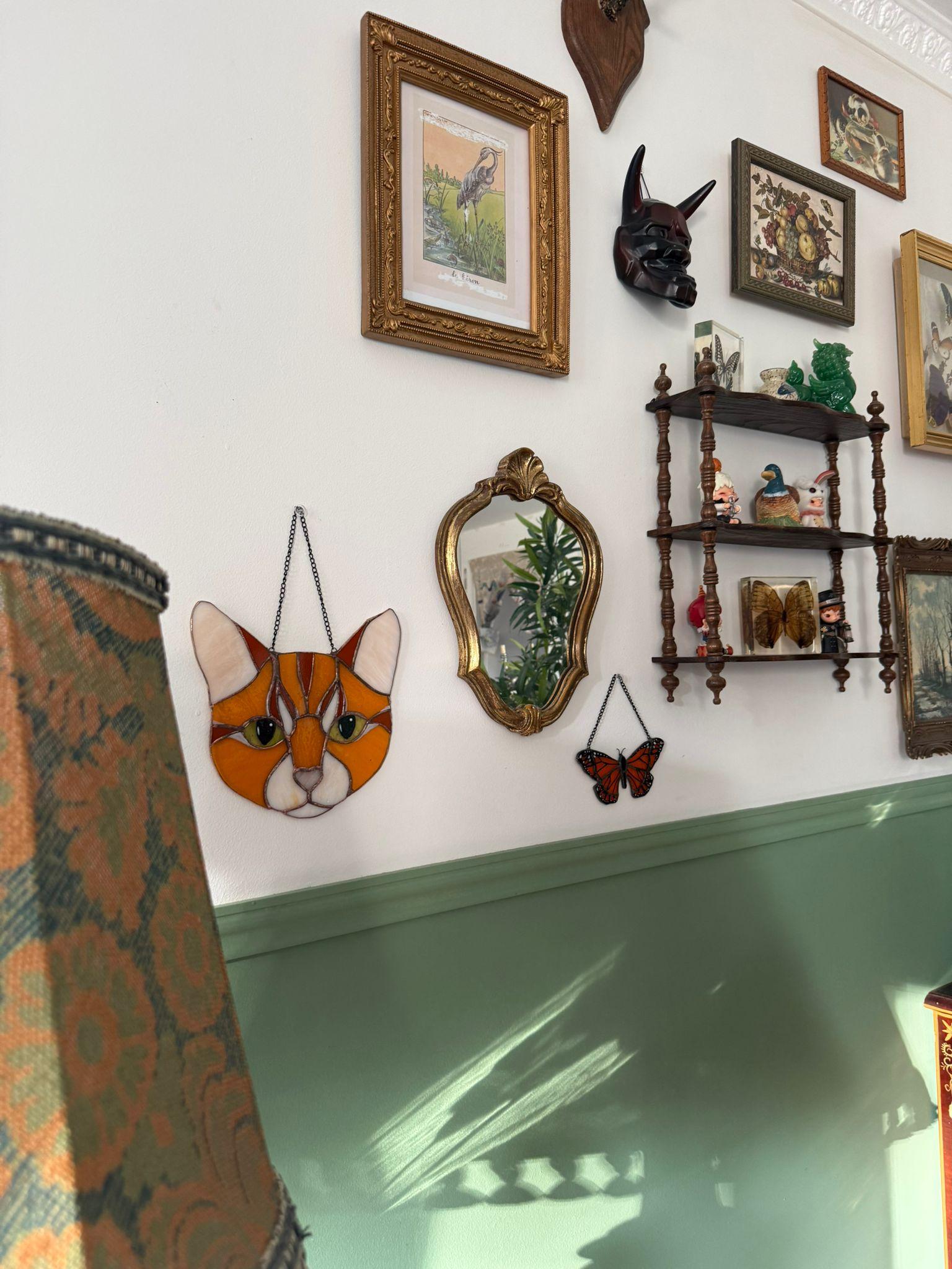 Vitrail représentant le portrait d'un chat roux